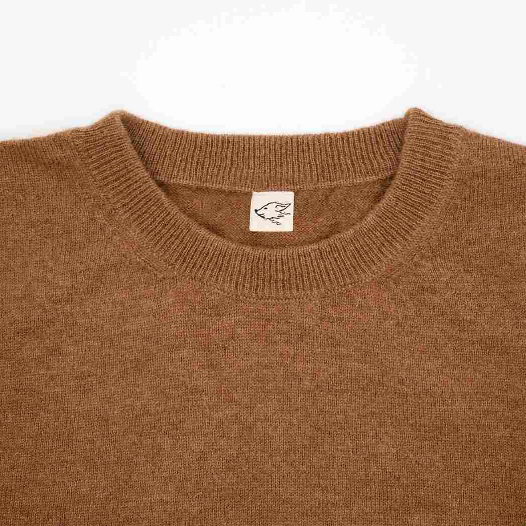 Immer ein steppenstrolch mit dabei Pullover aus Kamelwolle mit steppenstrolch-Logo im Nacken